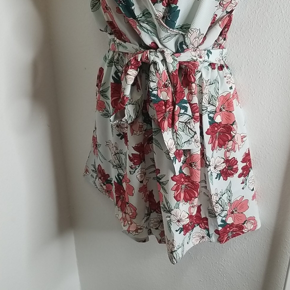 Floral Romper - Picture 4 of 8